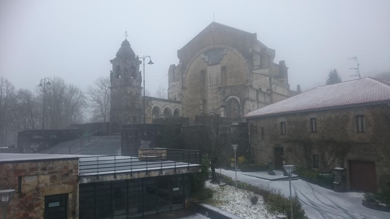 Hotel Santuario Urkiola - Lagunetxea Urquiola Exteriör bild